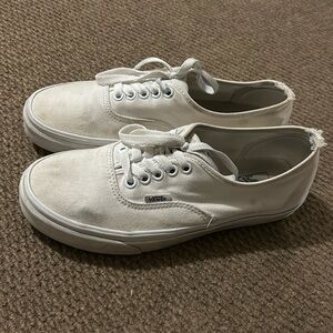 White lace up canvas Vans, women’s size 8
